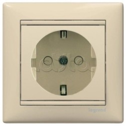 Розетка электрическая Valena с заземлением и шторками Legrand (774321)