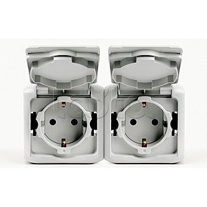 Розетка электрическая двойная Quteo с заземлением со шторками Legrand (782323)