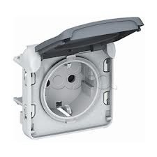 Розетка электрическая с заземлением Plexo Legrand (069570)